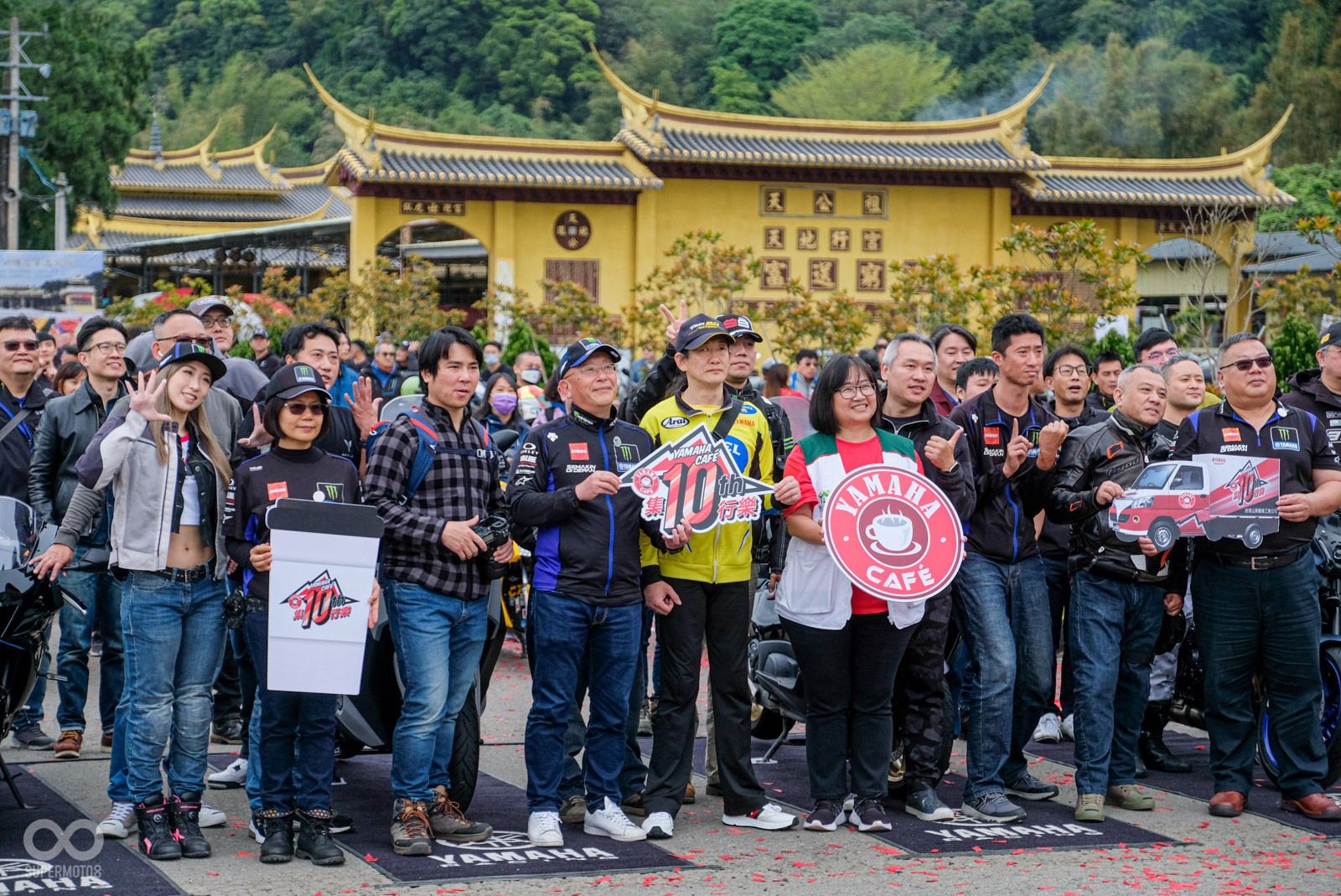 眾多車友一同到場迎接10週年！