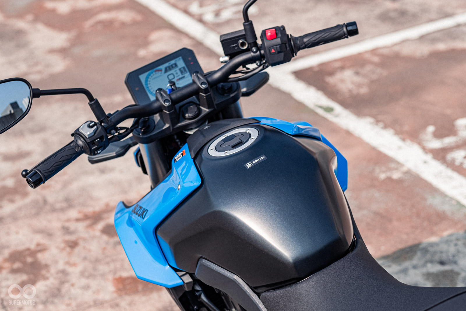 方形的5吋TFT儀表,讓GSX-8S座艙看上去更科技化