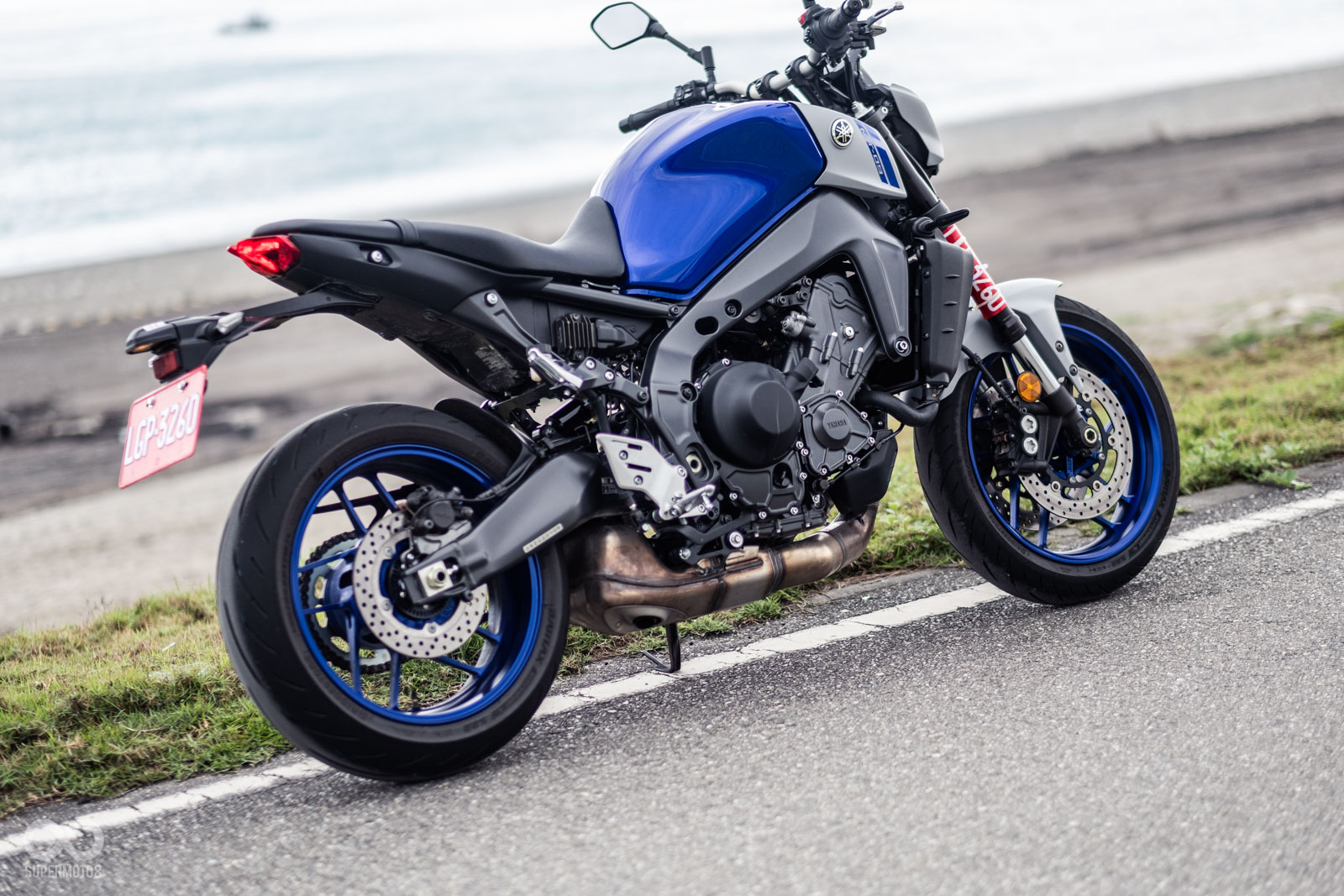 原廠提供兩組腳踏位置