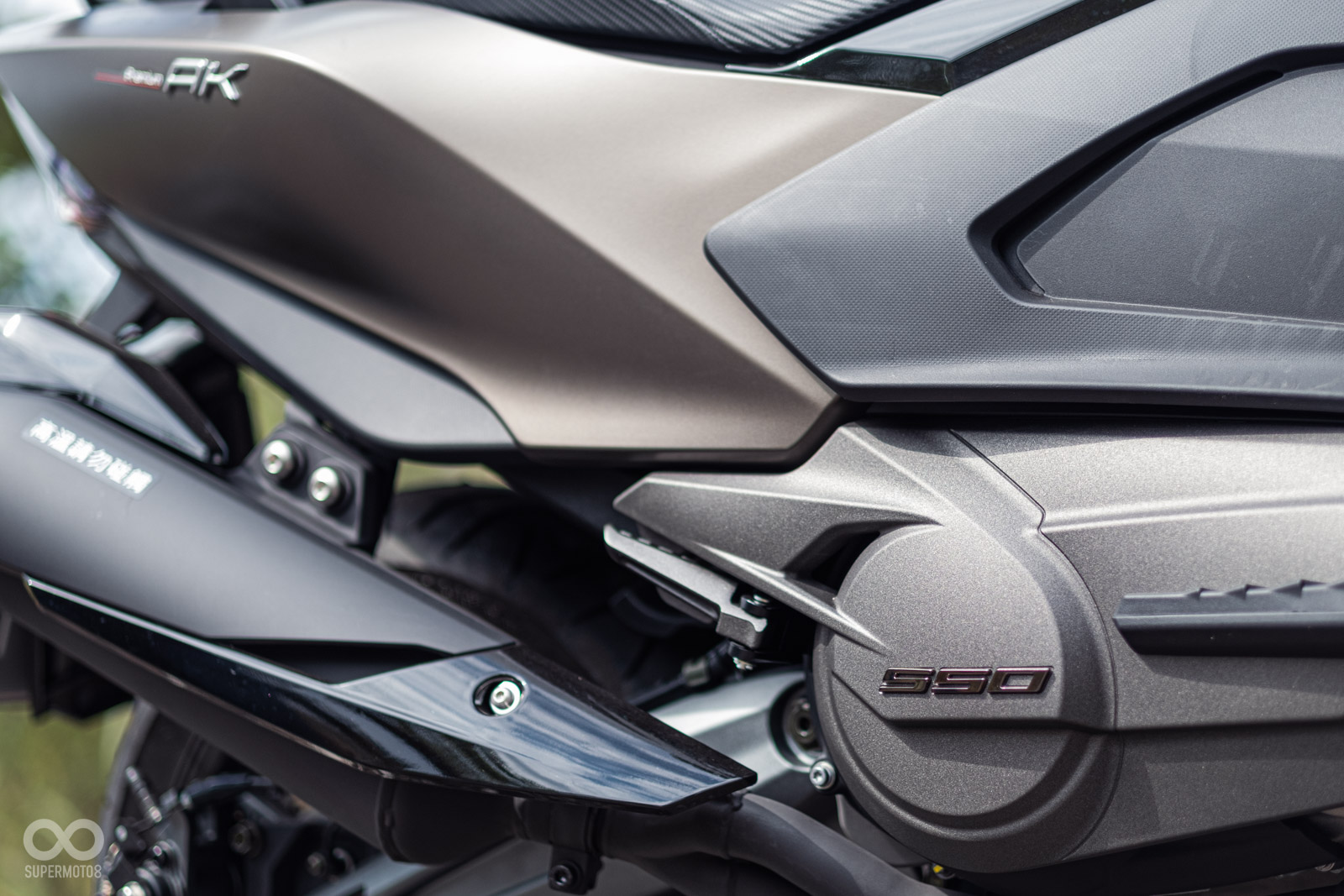 550.4 c.c.的並列雙缸引擎，擁有同級距最大的51PS馬力和52Nm扭力