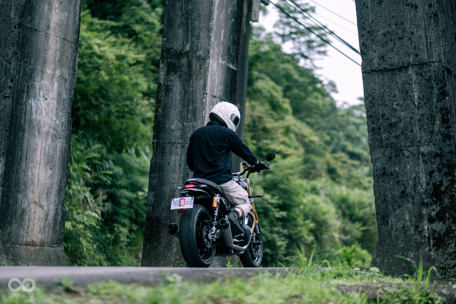 簡潔的車尾設定相當運動