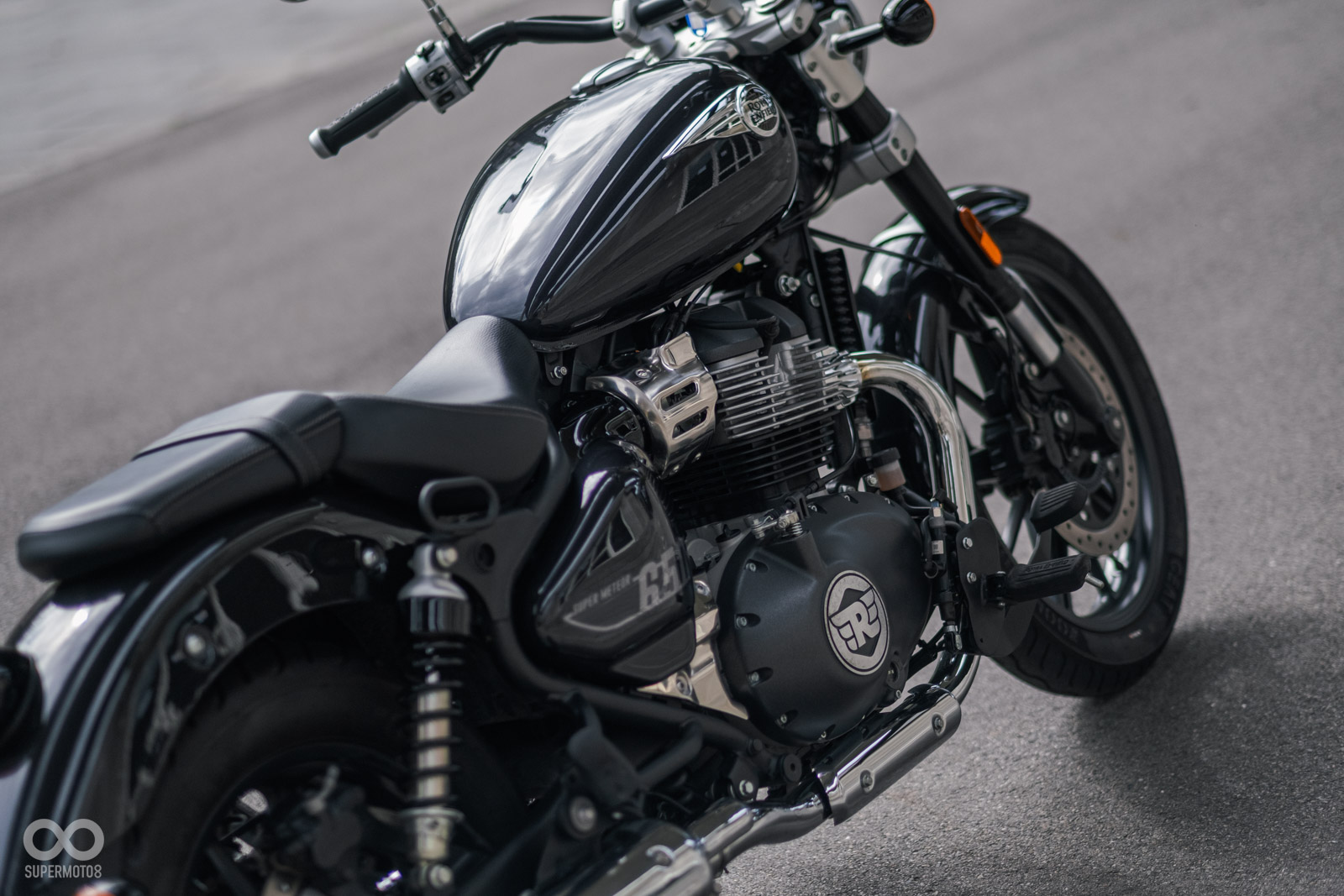 648c.c. 的並列雙缸氣、油冷引擎，原廠在機械外觀營造的質感無懈可擊