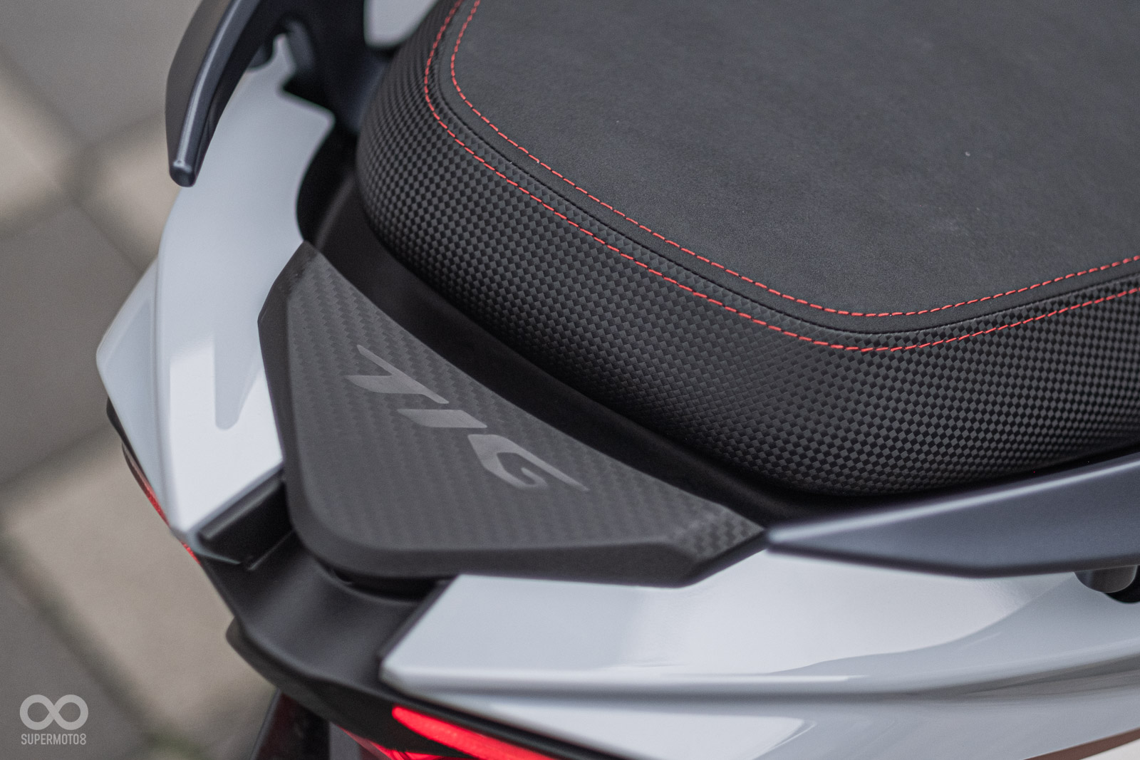 車尾燈上方也有TIG字樣