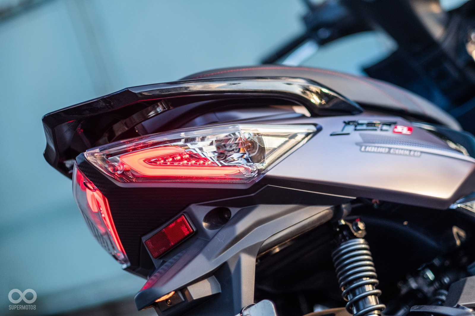 車尾造型維持不變,導光條夜間辨識度相當優異