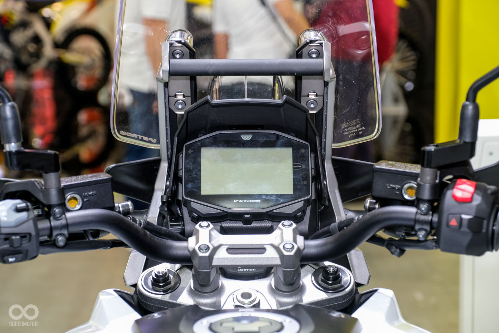 新款V-Strom從上一代的指針、數位搭配改為全數位的儀表顯示