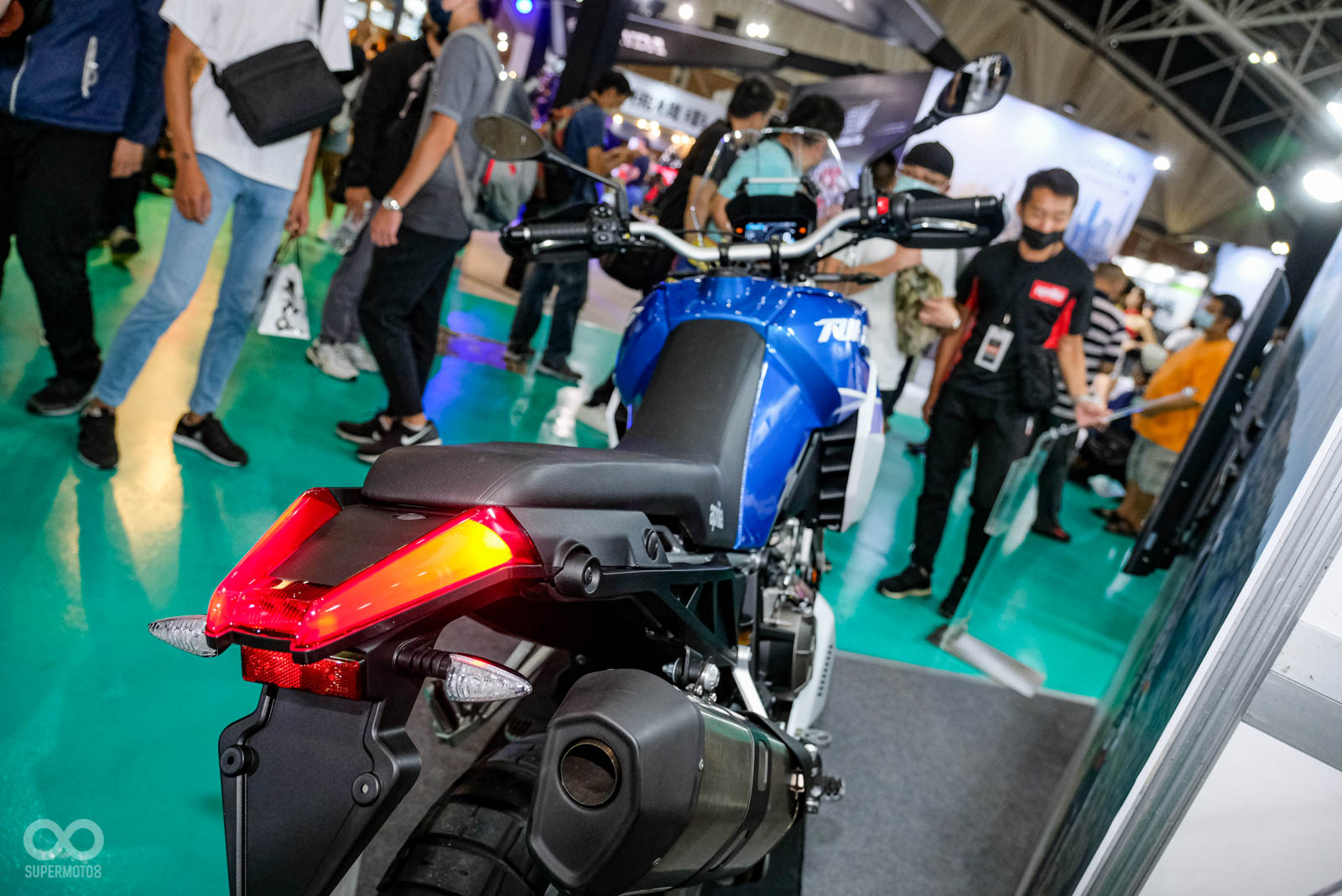 造型很特殊的尾燈