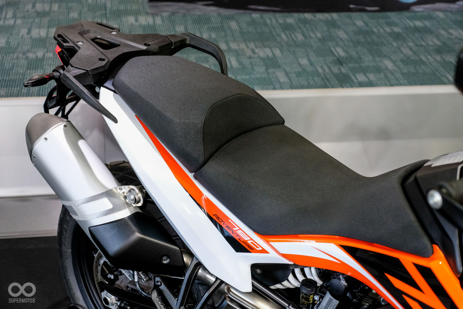 KTM 790 Adventure的座椅為前後分離式