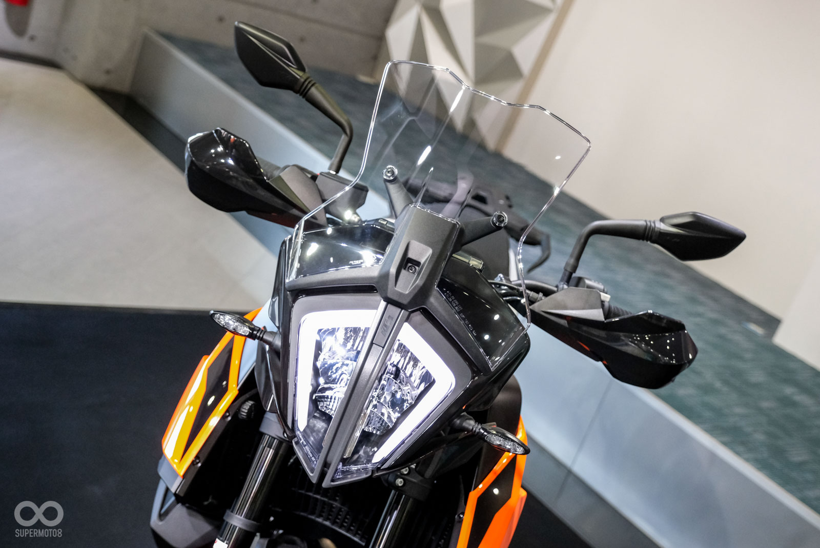 KTM 790 Adventure的前風鏡較大