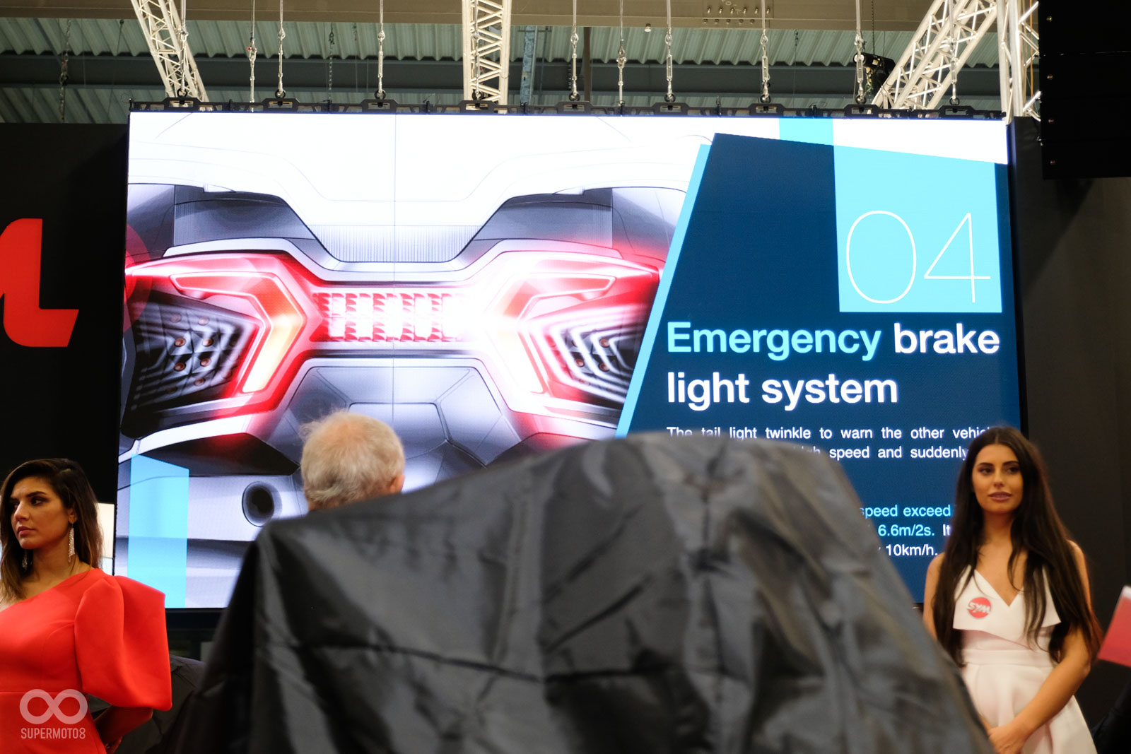 SYM MAXSYM 400i加入緊急煞車警示系統，提升安全性