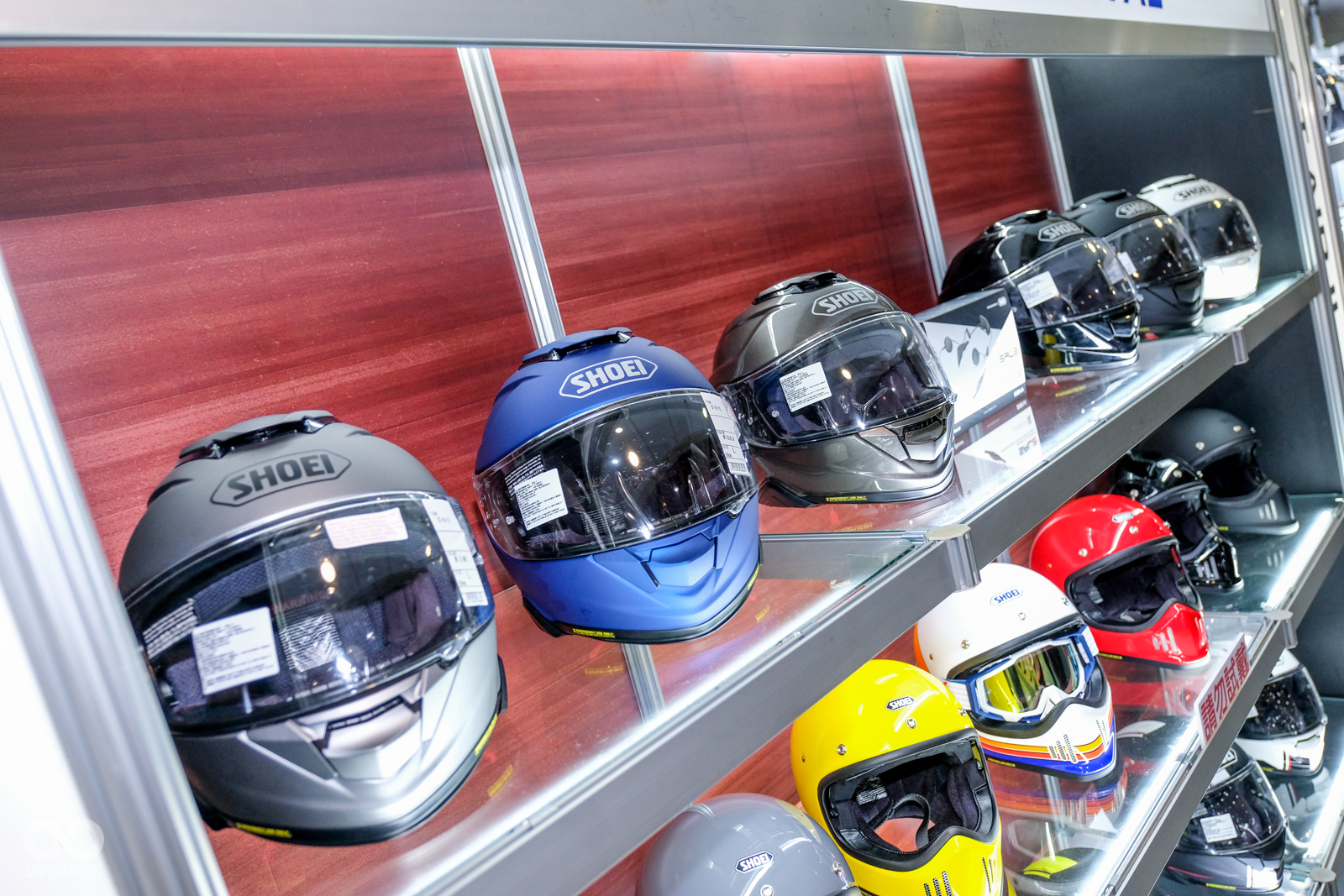 SHOEI這次展區最大的亮點,就是近期相當火熱的GT-AIR II和EX-ZERO復古帽