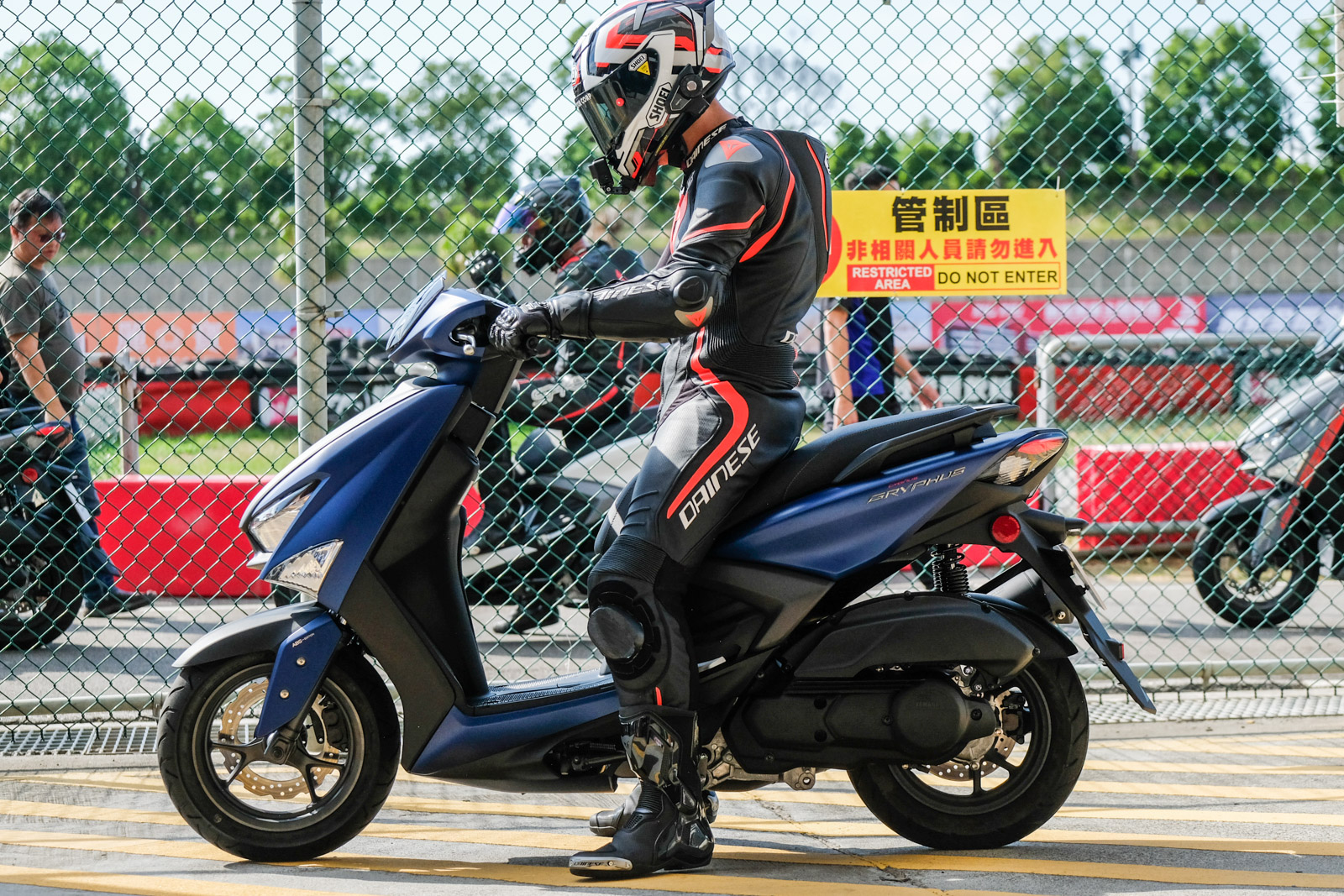 圖中騎士身高173cm,雙腳可輕鬆貼地