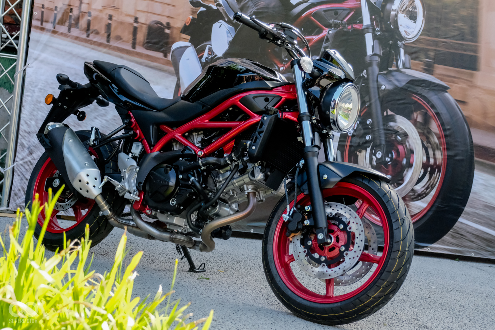 同場也展示了2018 SV650全新車色