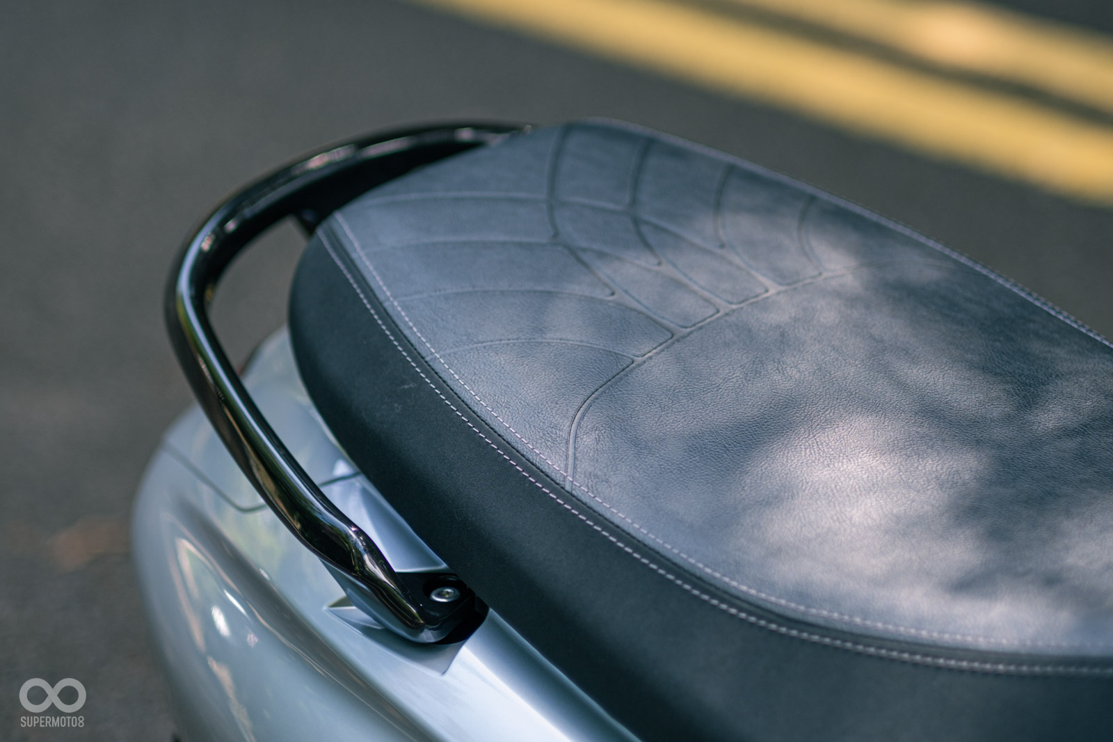 Fiddle DX 158 椅墊上有壓紋提升質感