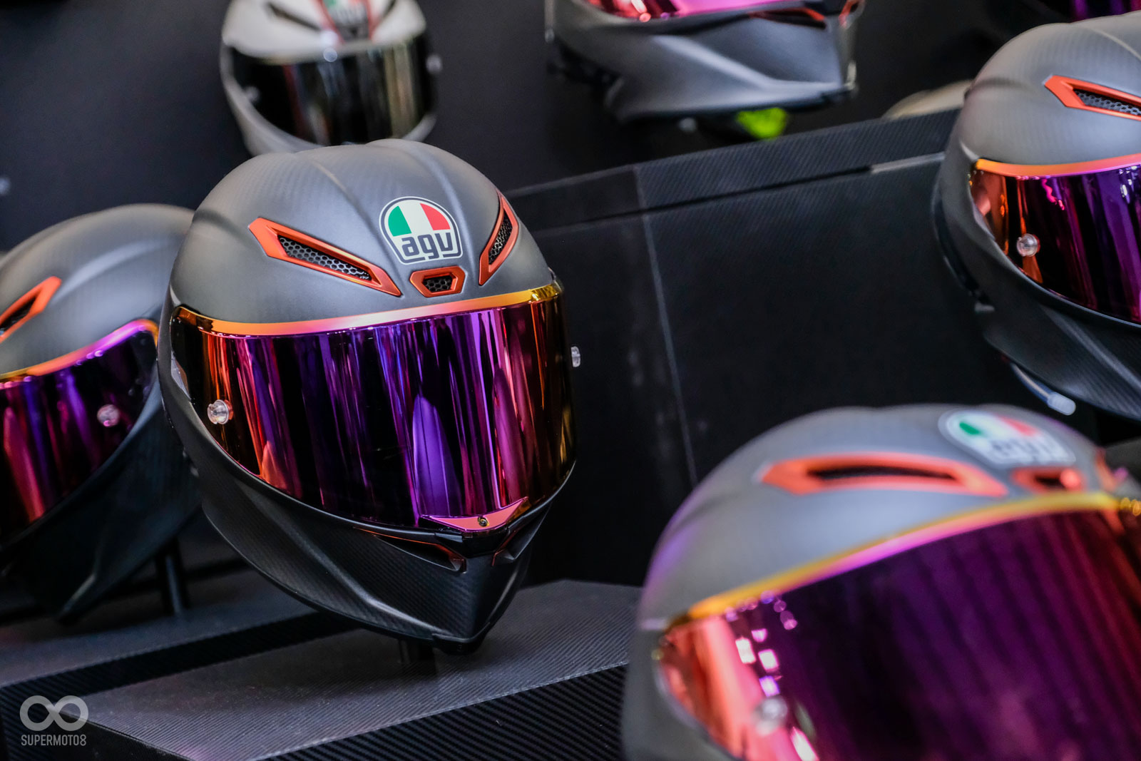 หล่อจนไม่มีเพื่อน! AGV Pista GP RR
