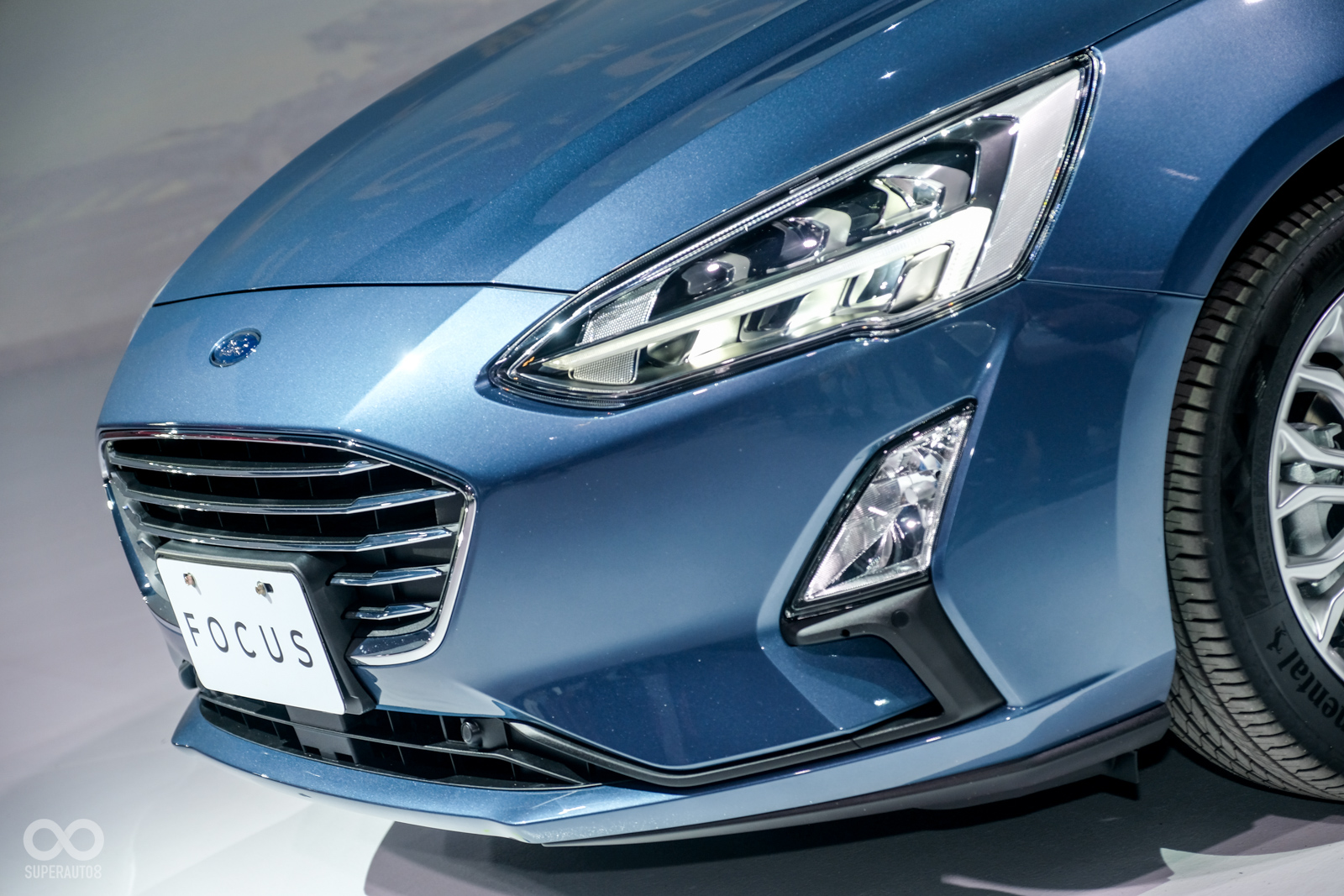 熟悉的馬丁車頭設計