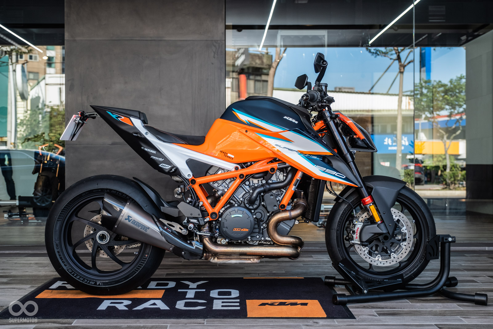 雖然引擎動力未有提升，但1:1馬力重量比相當驚人