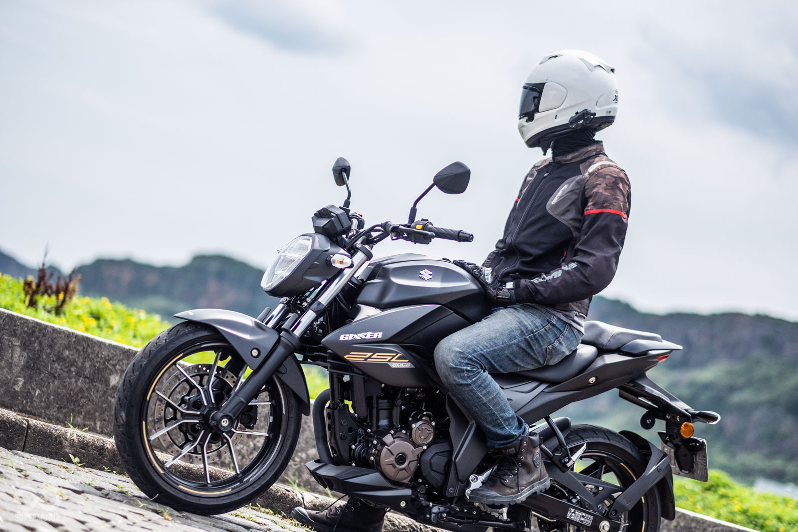 把手位置改變是GIXXER 250與兄弟車操控上不同之處