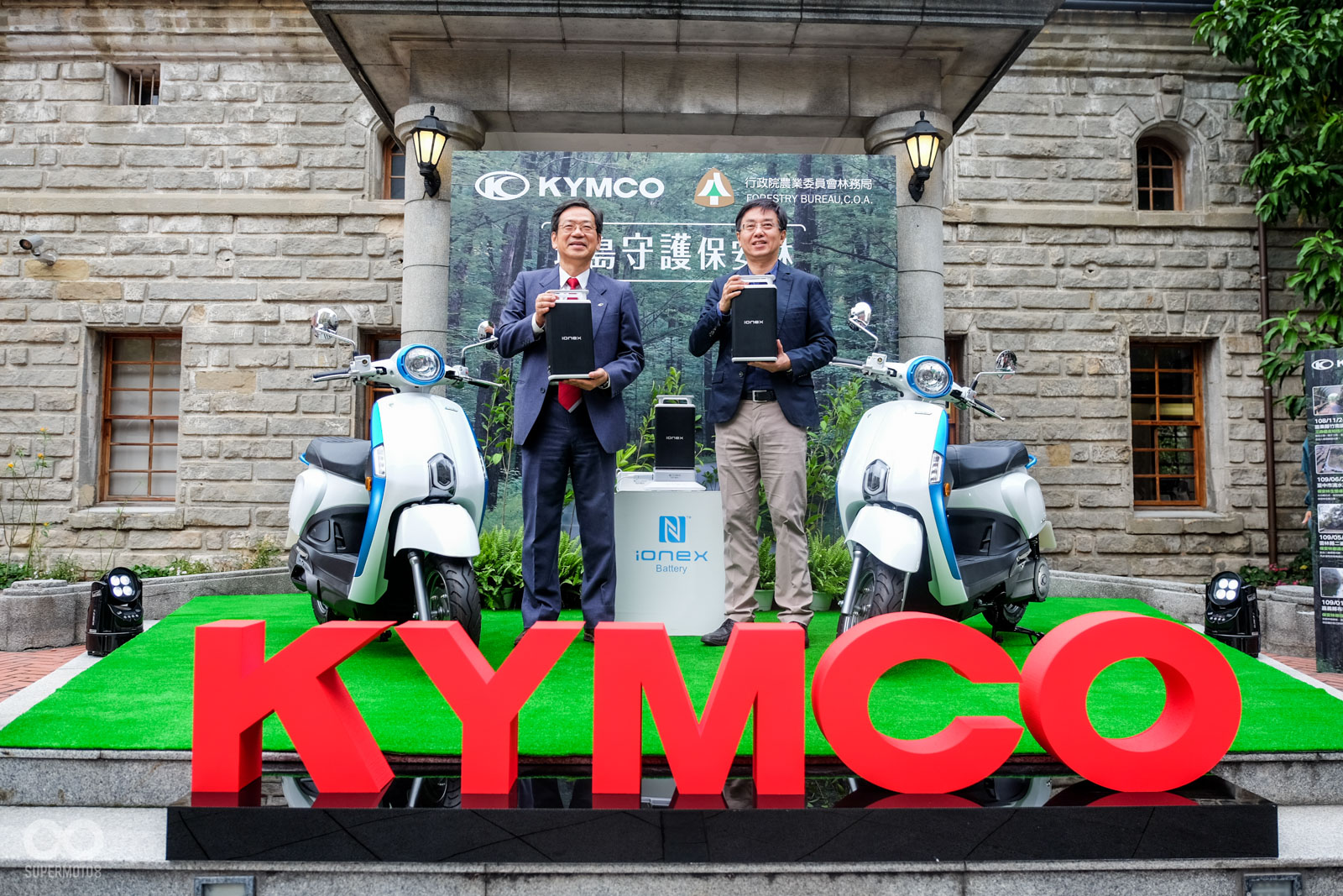 光陽執行長柯俊斌與林務局長林華慶一同出席記者會