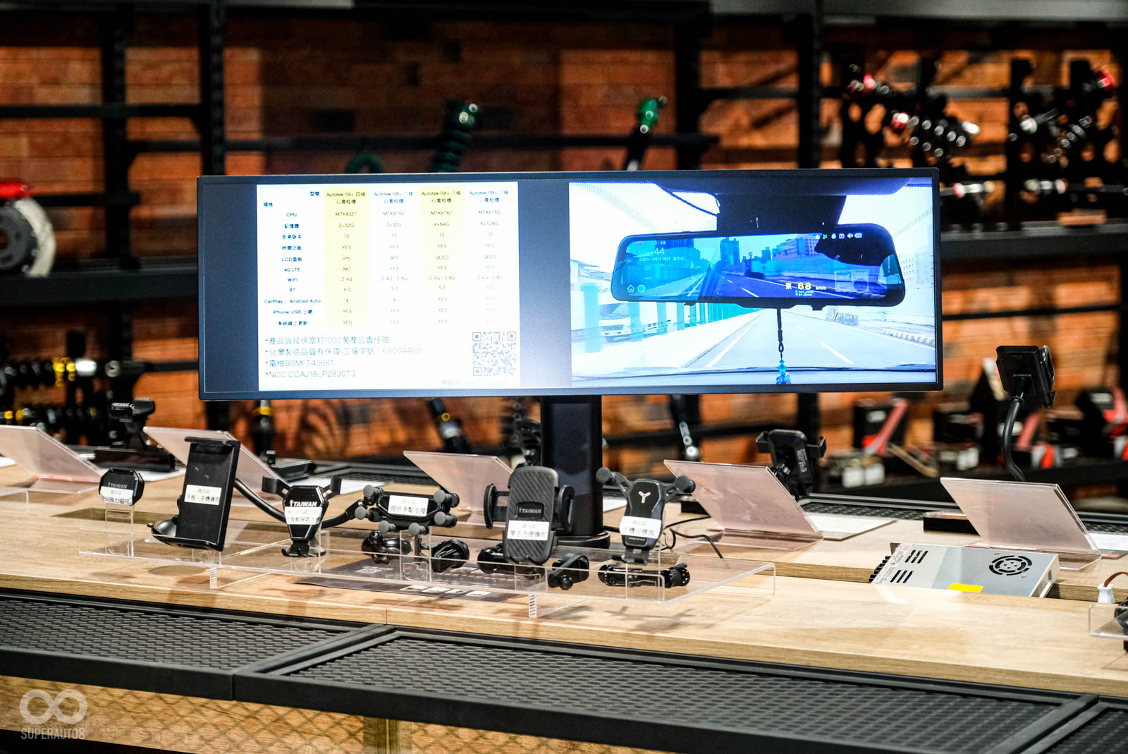 Carguru特別與Samsung合作,消費者能透過螢幕快速了解各項商品的優勢