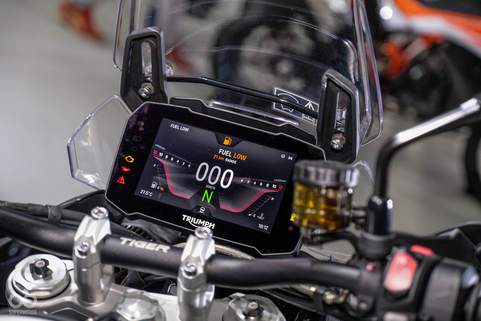 7吋TFT液晶儀表,並擁有MY TRIUMPH手機連線的接聽電話、音樂控制、導航等功能