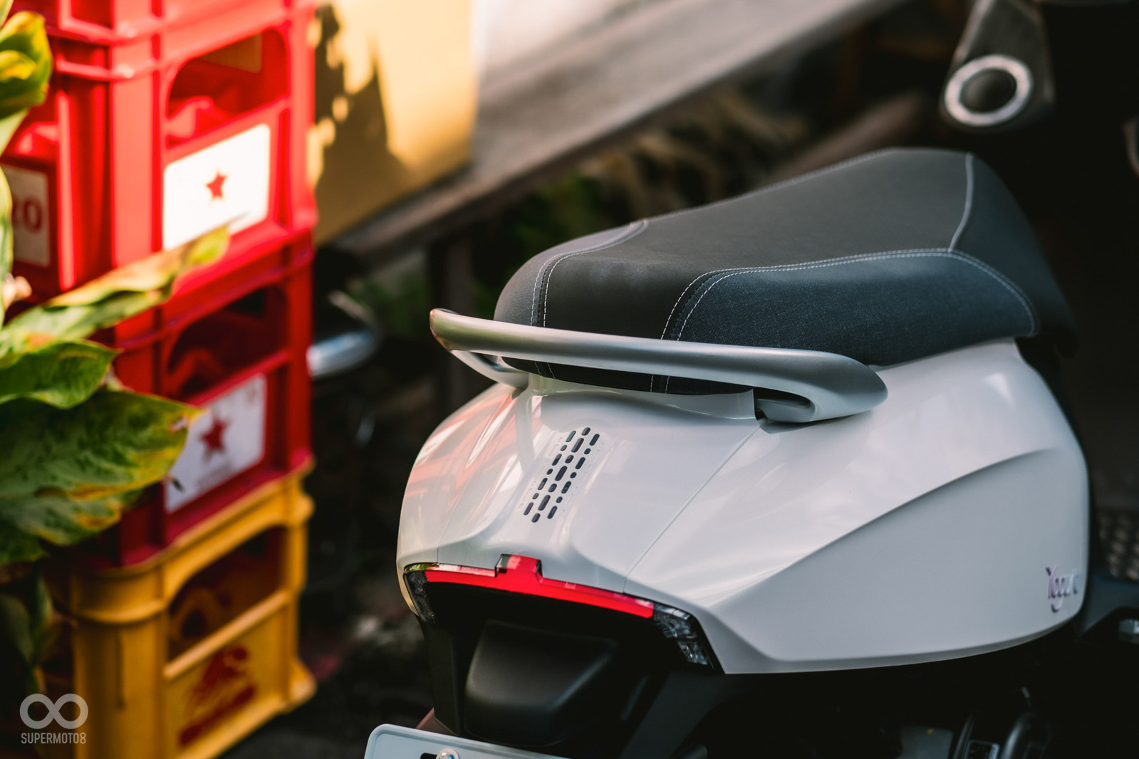 倒T字型的車尾燈，些微透光的車殼，提升車輛質感