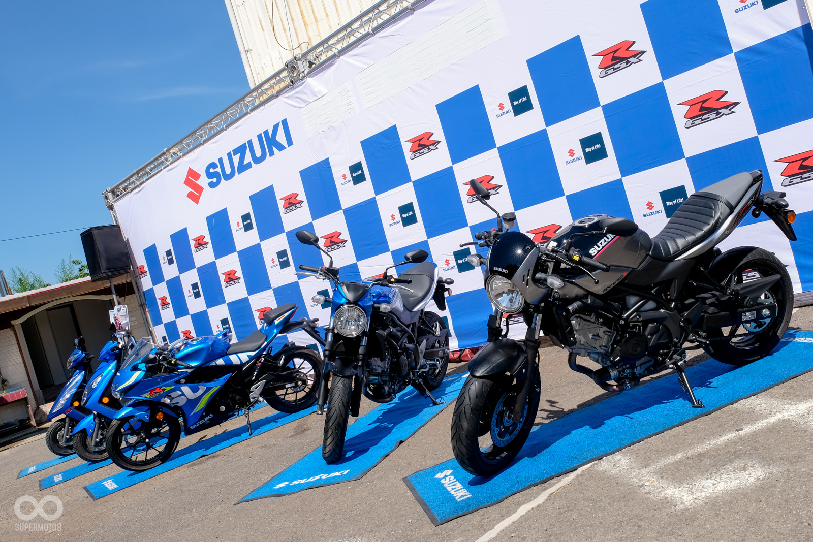 最新發表的SUZUKI SV 650X也在現場展出，有別於賽道的緊張氣氛，SV650X展現出濃厚的復古風格