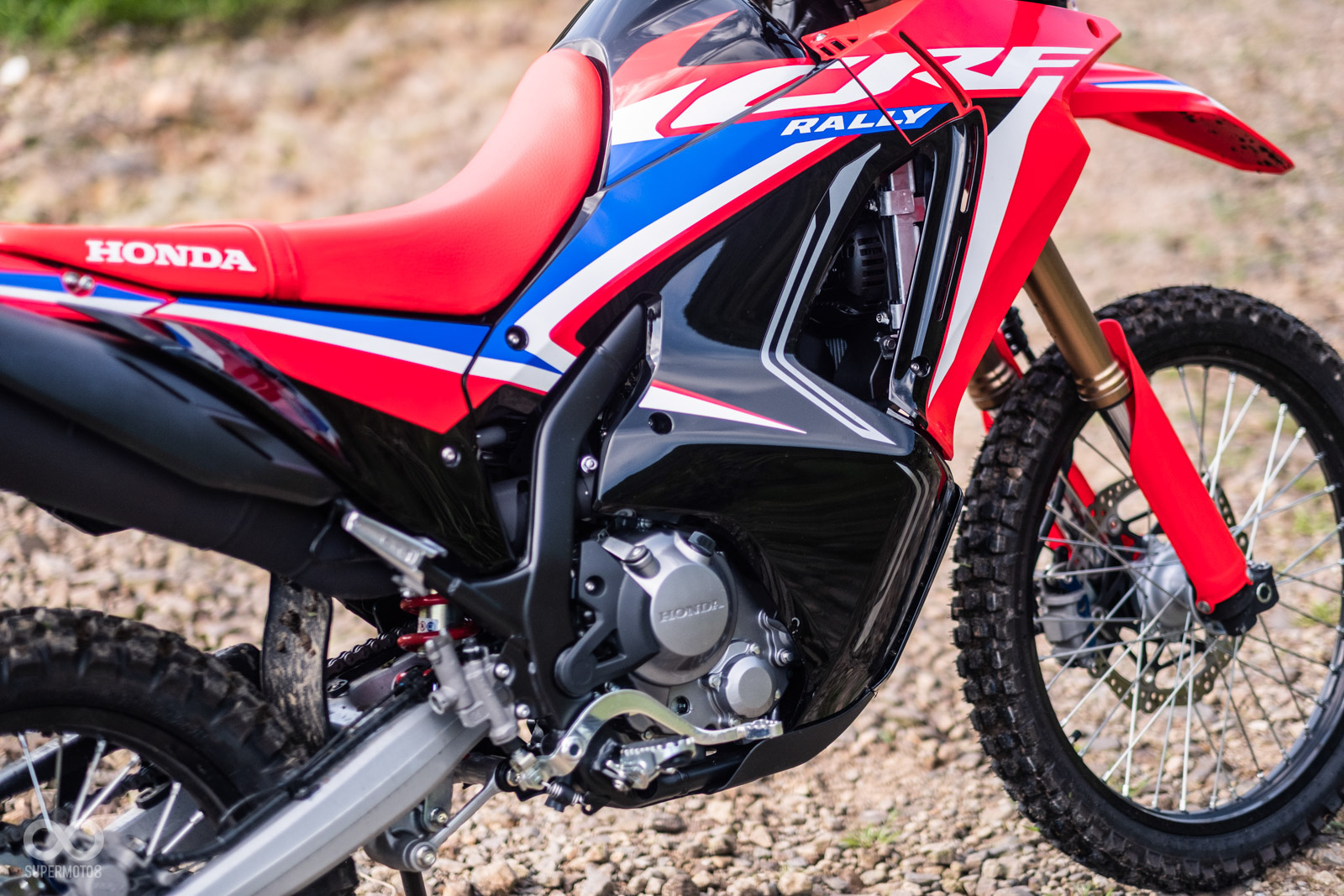 整個引擎幾乎都包覆在整流罩內