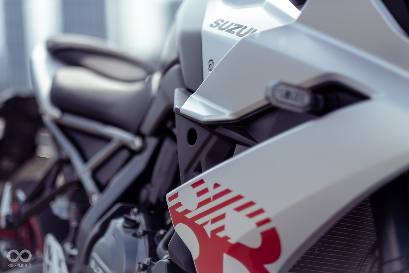 整流罩上有著相當銳利的線條