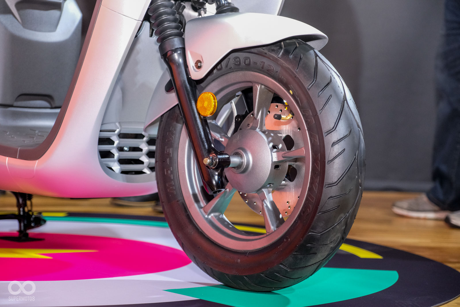 前輪框改為12吋,並施以輕量化處理