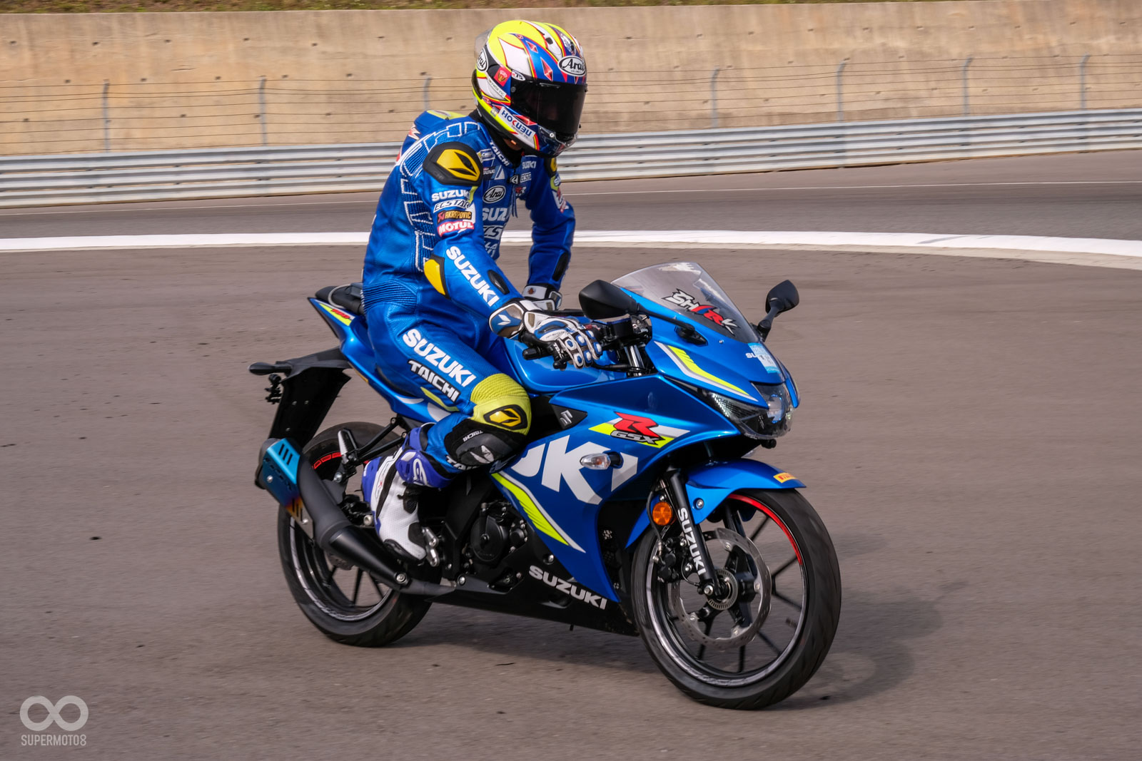 青木宣篤會在場邊觀察車友騎乘狀況