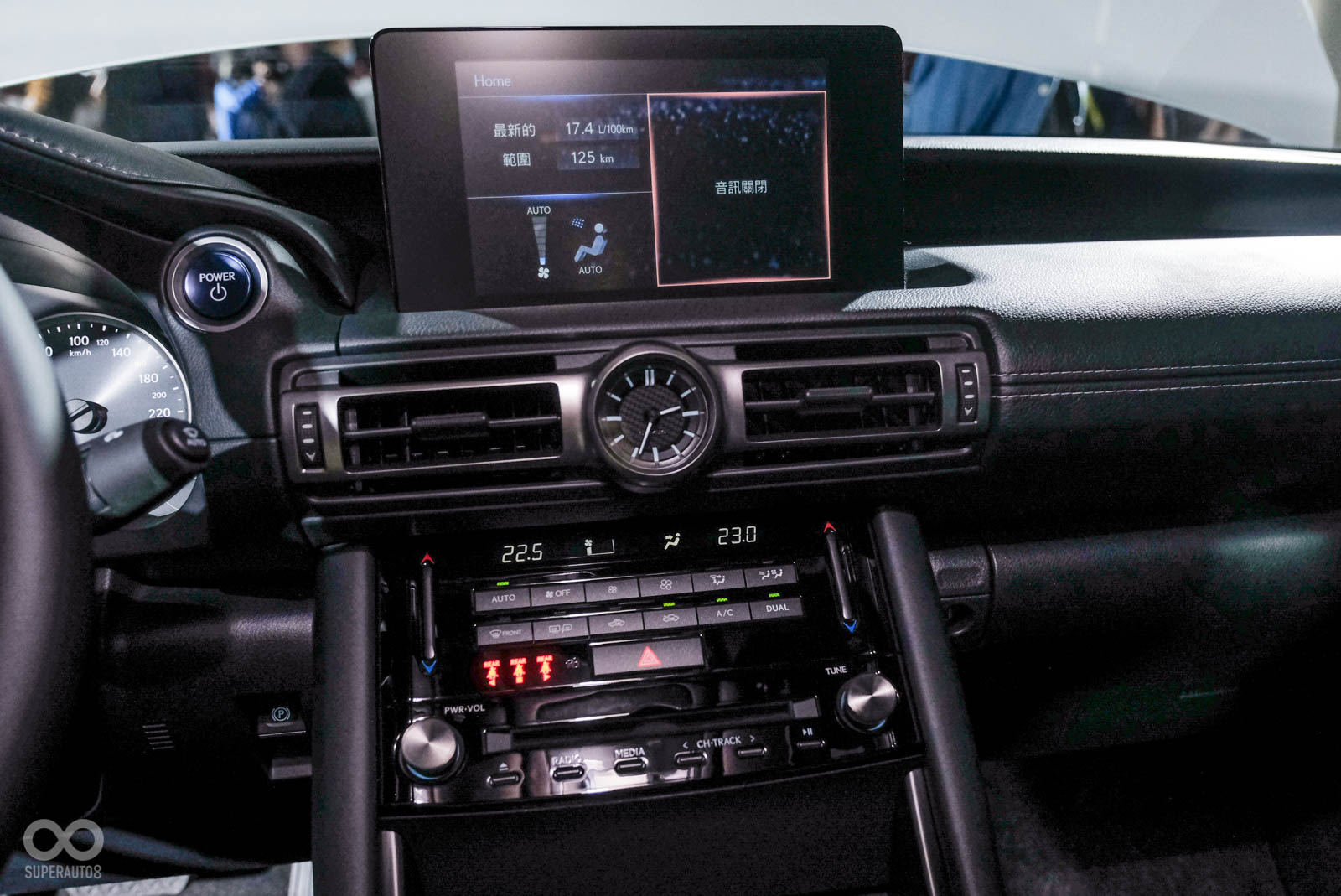 8吋中控螢幕,具備Apple Carplay和Android Auto連線功能