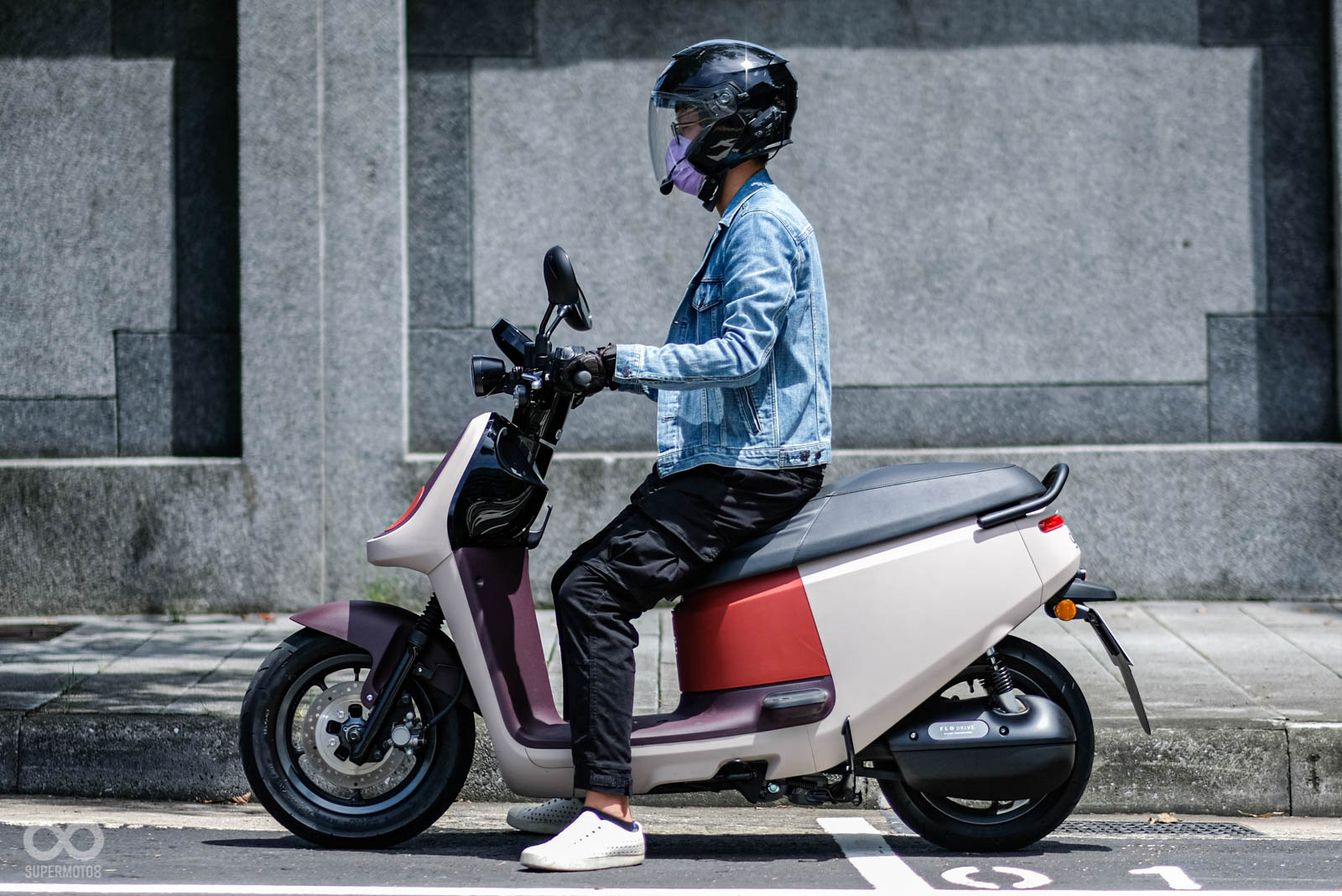 750mm的座高雙腳著地性不錯;個子較高的騎士也不會發生手肘、膝蓋打架的情況