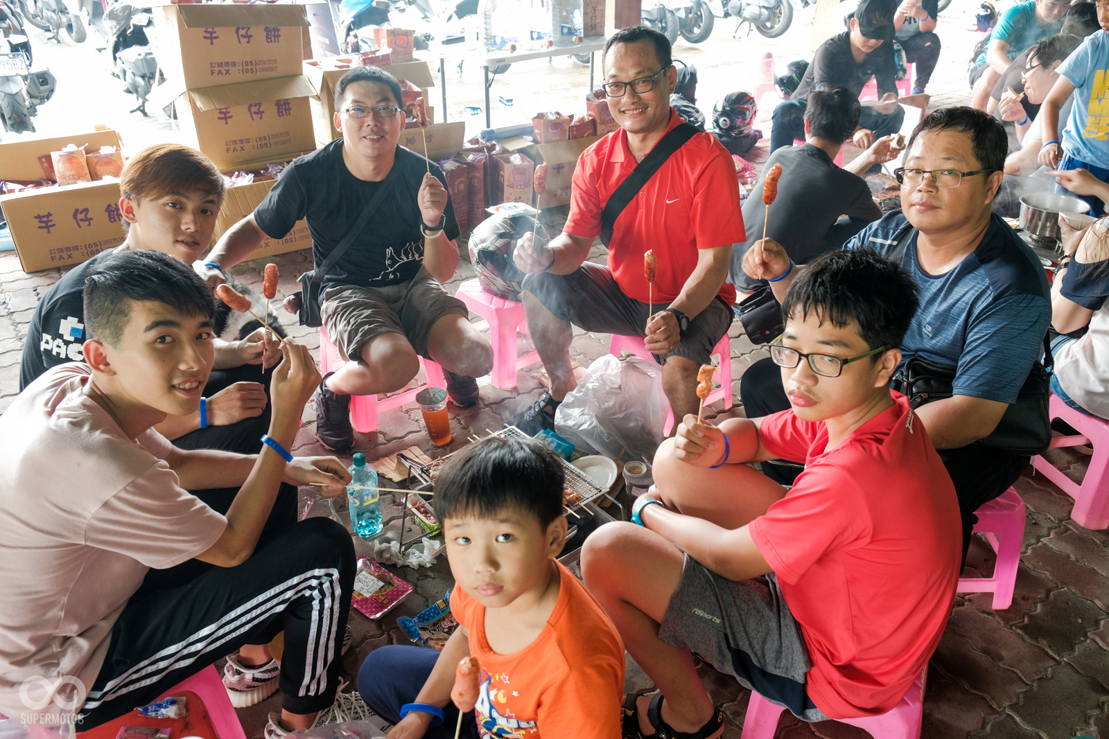 加入了烤肉的活動，讓全家不論大人小孩都能一同參與