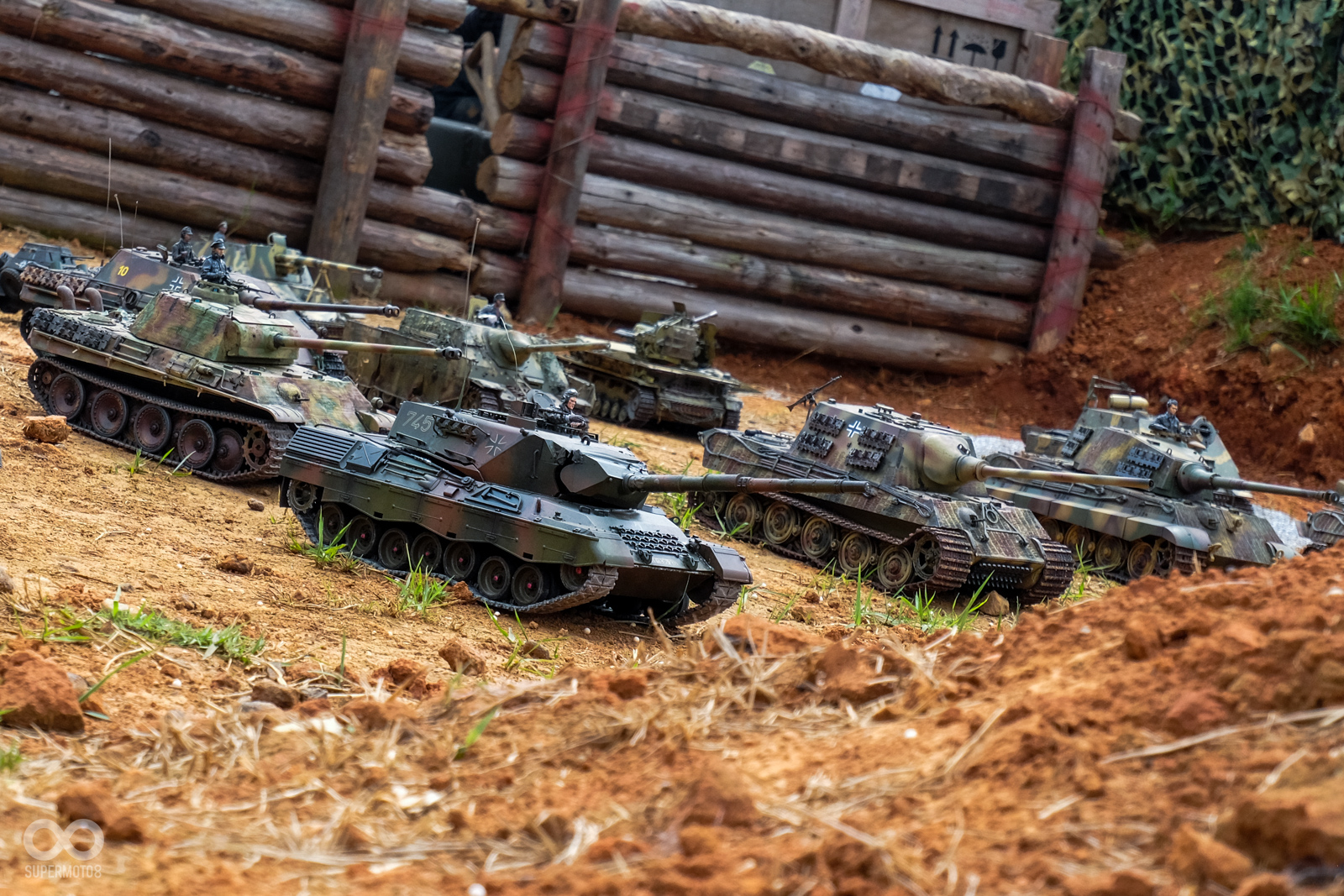 現場還有遙控坦克可以租借，經典的二戰坦克一字排開場面非常帥氣