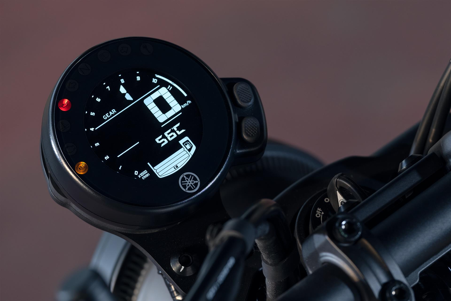 復古圓錶內採用液晶顯示