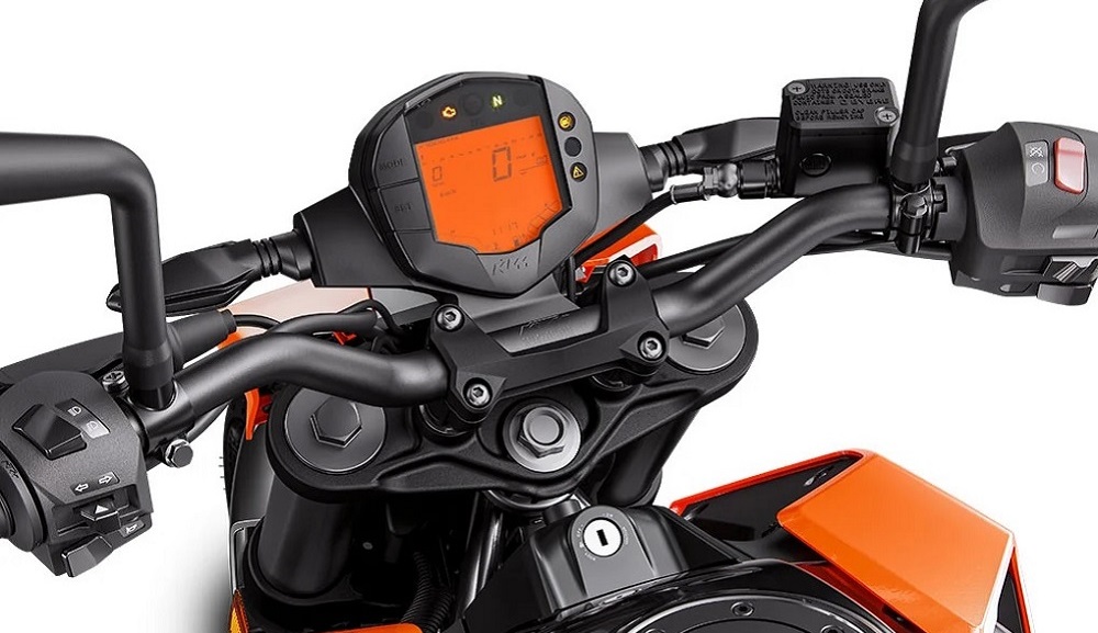 儀表採用舊款橘黑LCD螢幕