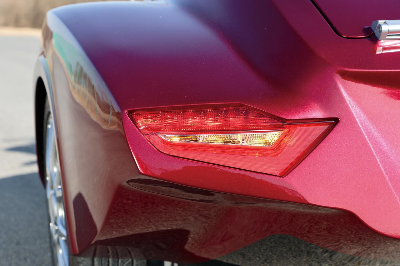 相當有質感的環狀LED尾燈