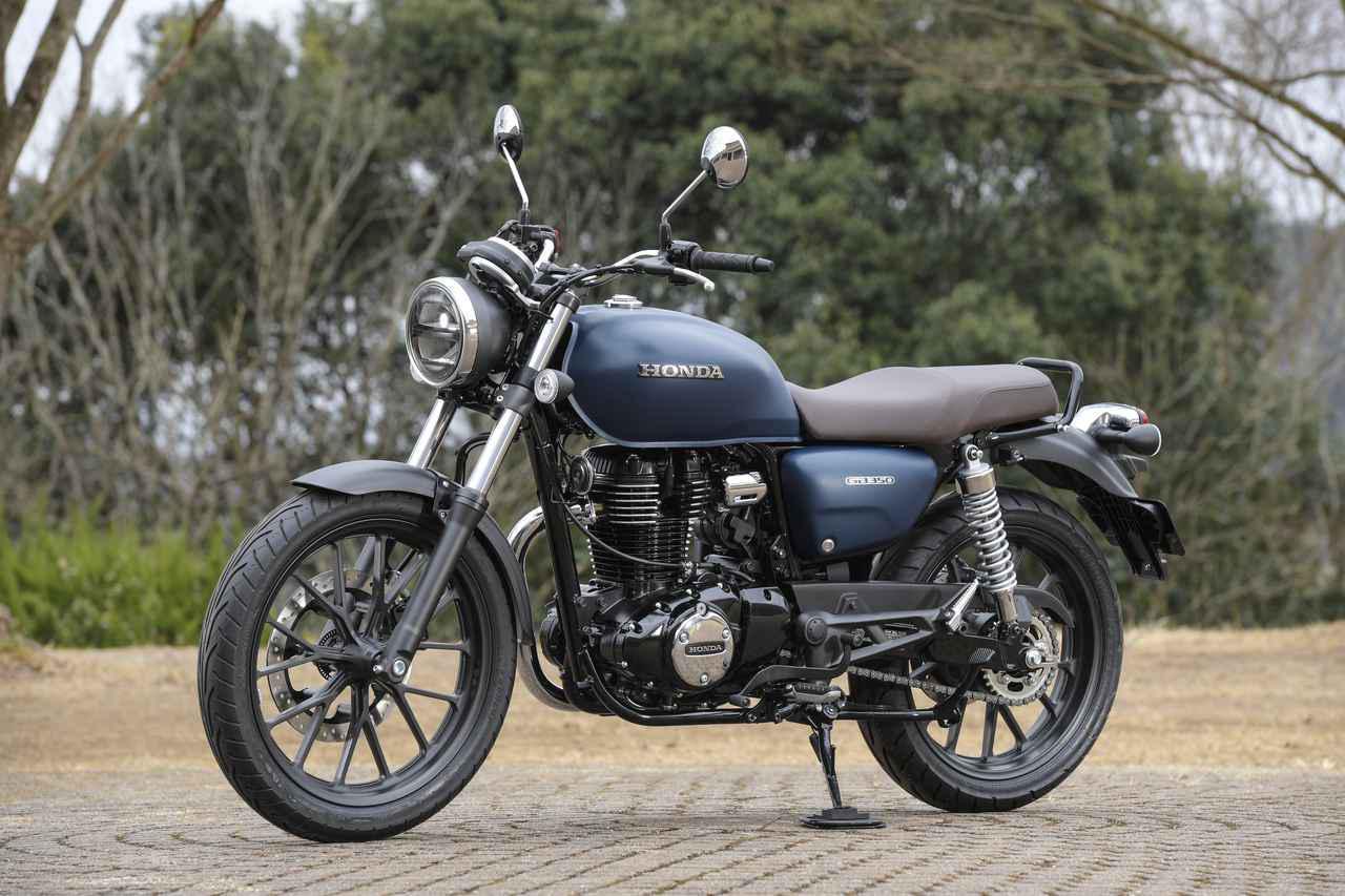 側殼改成簡單的GB350字樣,整車電鍍比例縮減後,GB350視覺上更有質感了些