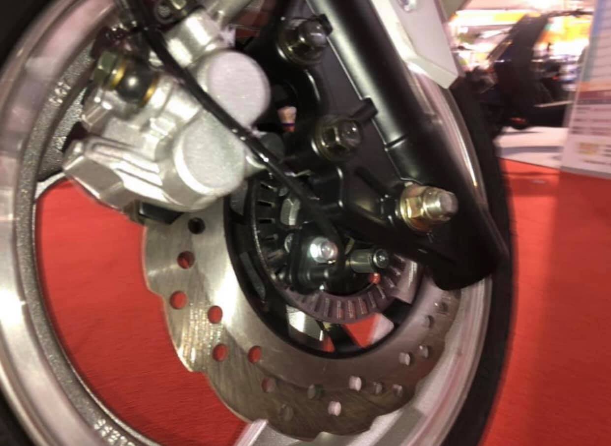 VITA 300前後輪都配有ABS系統