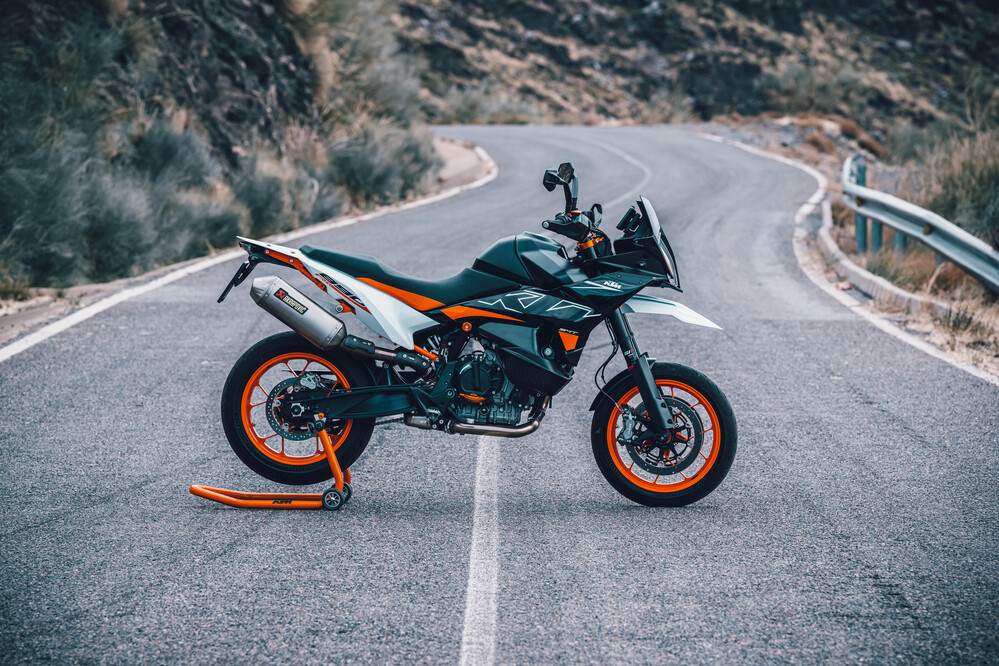 Supermoto設定熱血滿點 KTM 890 SMT狂野本性完全釋放 | SUPERMOTO8