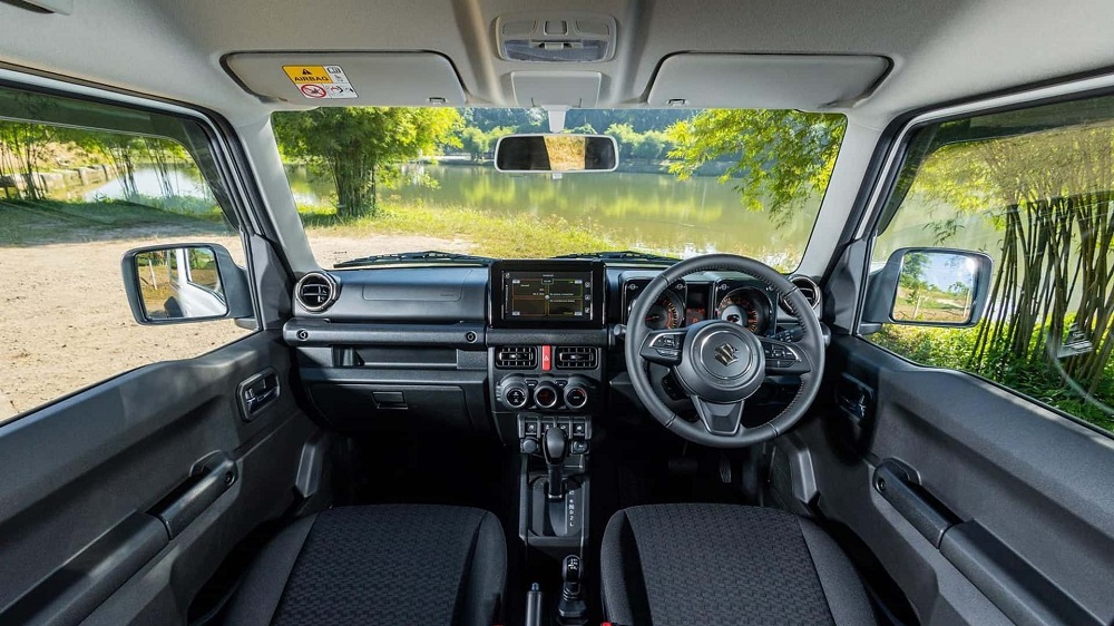 車內配色相當低調,採用全黑設計