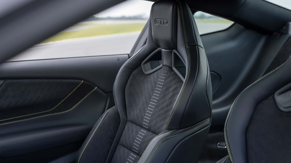 車輛的內裝也不馬虎,用上了大量的真皮材質