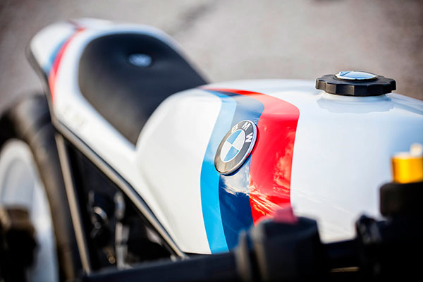 改裝的油箱卻滿滿的原廠風