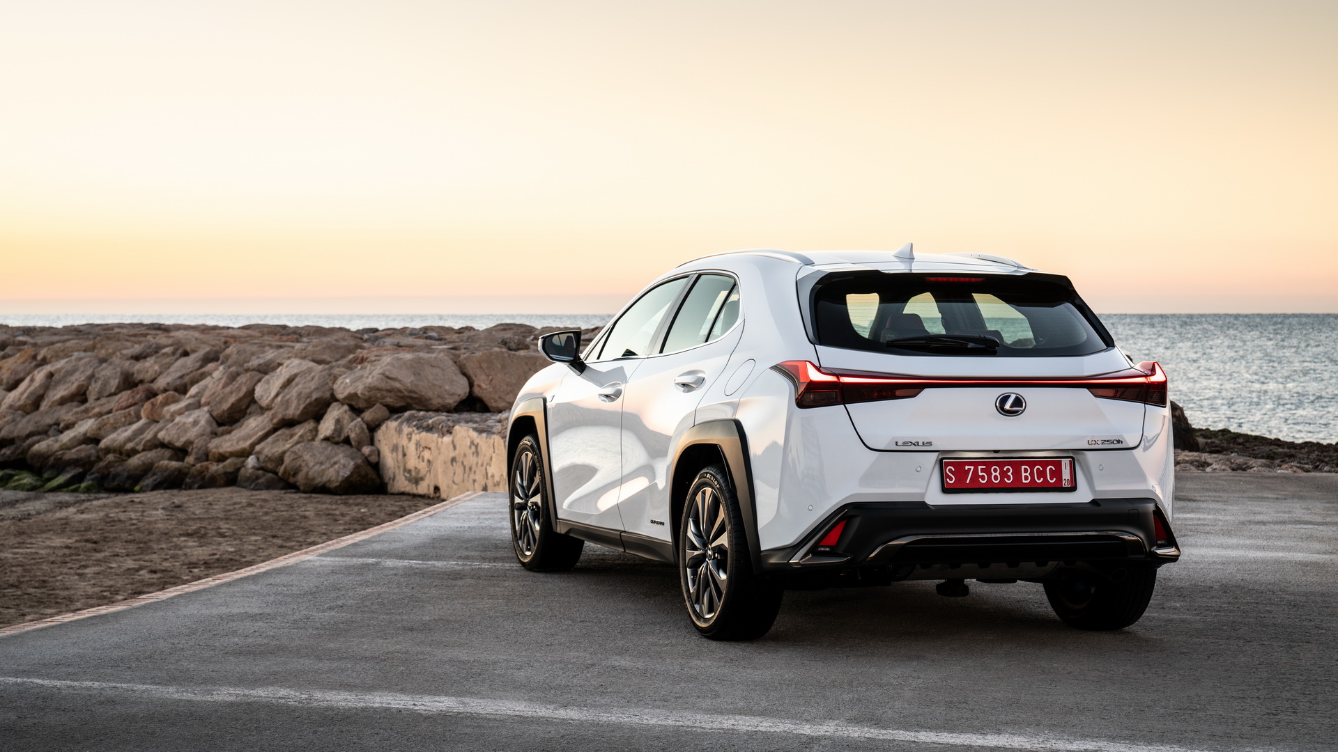 Lexus UX250h