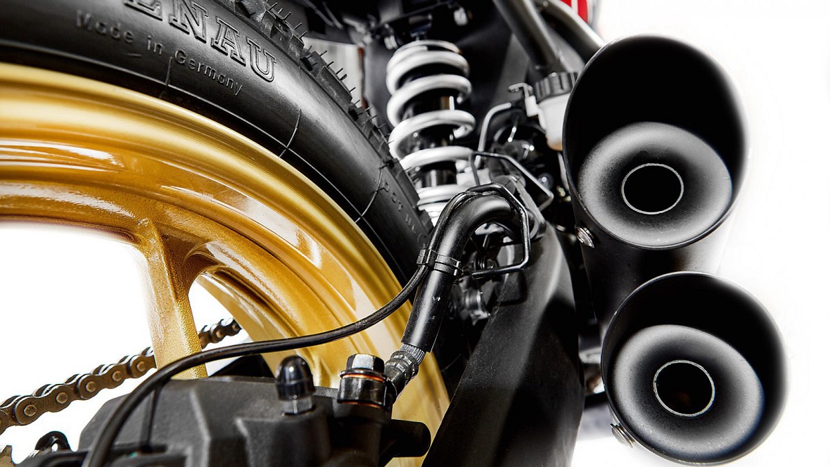 引擎則把空濾換裝高流量K＆N空濾以及裝雙出直通排氣管