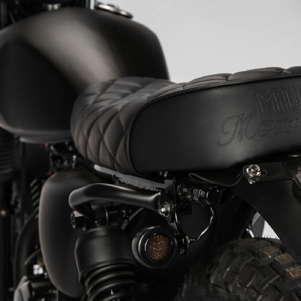 坐墊採用鑽石切割文的一體式坐墊,盡可能展現「復古」風格