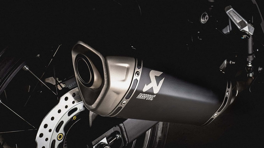 目前Akrapovič官方尚未公布兩組排氣管分別的售價，有興趣的準車主們要好好存錢了！