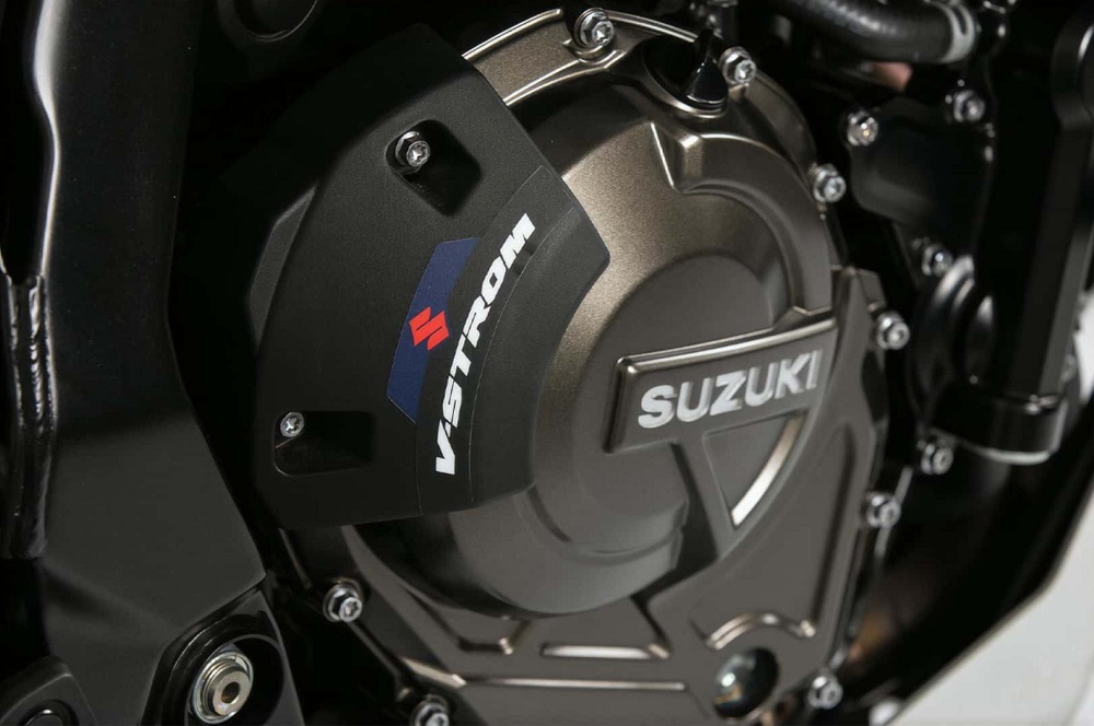 引擎上方也增加了一個護蓋,避免車輛在越野過程導車造成引擎受損