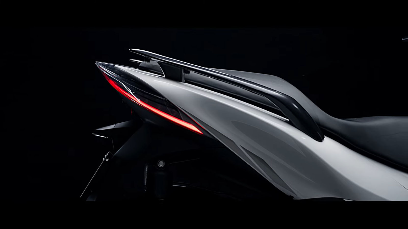 車側線條也勾勒的十分優雅