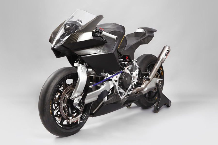 VYRUS 986 M2未能進軍賽場後,也改以市售車款樣貌登場,台灣當年也有貿易商少量引進販售